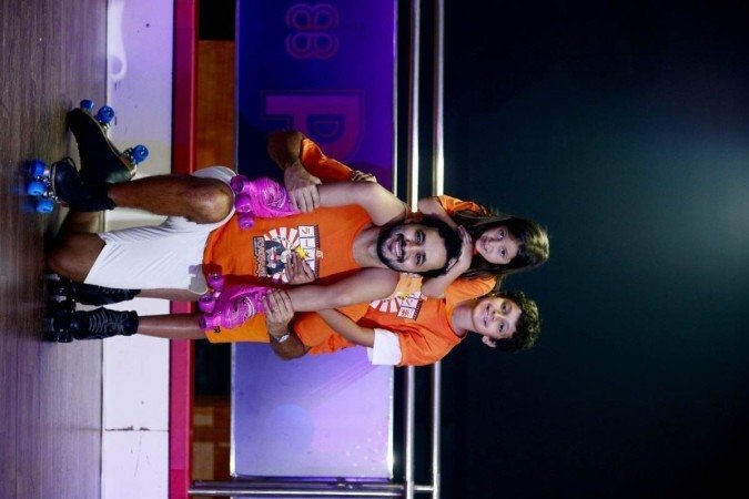  09/08/2022 Cr..dito: Marcelo Ferreira/CB/D.A Press. Brasil. Brasilia - DF - Editorial Dia dos Pais. Victor com os filhos Thiago e Catarina Cortopassi.
    