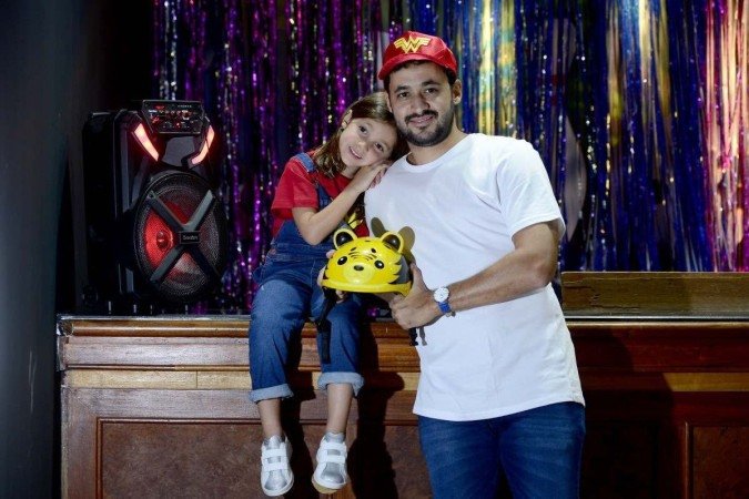  09/08/2022 Crédito: Marcelo Ferreira/CB/D.A Press. Brasil. Brasilia - DF - Editorial Dia dos Pais. Victor com os filhos Thiago e Catarina Cortopassi.