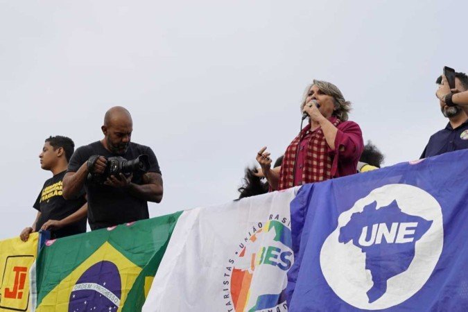Deputada federal Erika Kokay (PT-DF) em manifestação a favor da democracia em Brasília 11/08 - (crédito: Matheus Lima) Deputada federal Erika Kokay (PT-DF) em manifestação a favor da democracia em Brasília 11/08 - (crédito: Matheus Lima)
