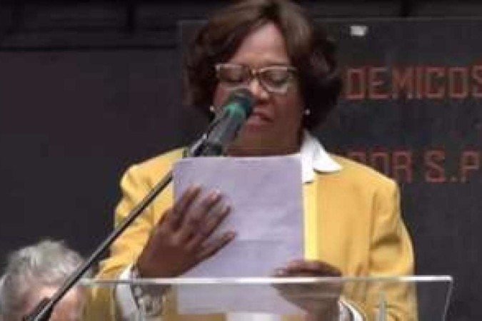 Professora Eunice de Jesus Prudente iniciou a leitura da carta pela democracia na Faculdade de Direito da USP - (crédito: Reprodução/Redes Sociais) Professora Eunice de Jesus Prudente iniciou a leitura da carta pela democracia na Faculdade de Direito da USP - (crédito: Reprodução/Redes Sociais)