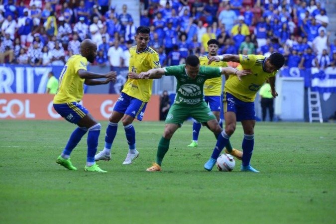  13/08/2022 Crédito: Barbara Cabral/Esp. CB. Esportes. Cruzeiro empata com Chapecoense pelo Campeonato Brasileiro da Serie B, no Estadio Mané Garrincha. 