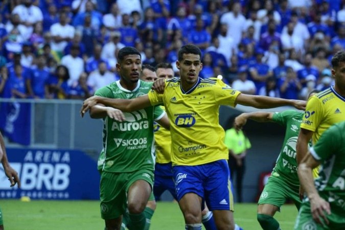  13/08/2022 Crédito: Barbara Cabral/Esp. CB. Esportes. Cruzeiro empata com Chapecoense pelo Campeonato Brasileiro da Serie B, no Estadio Mané Garrincha. 
