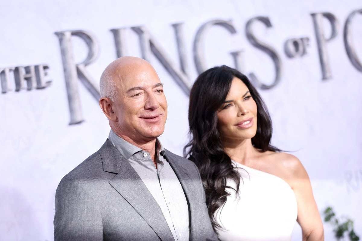 Jeff Bezos está noivo da apresentadora Lauren Sánchez, diz site