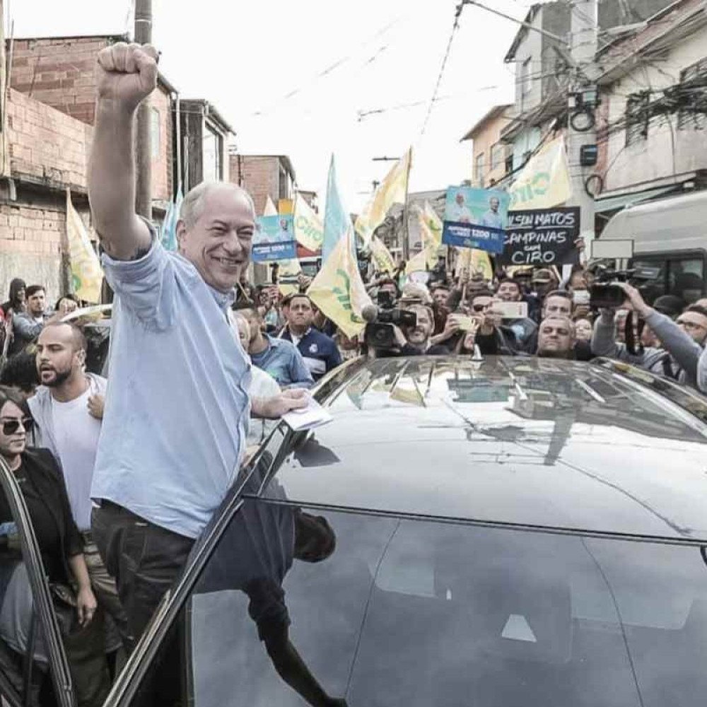 Ciro Gomes inicia campanha em bairro de S o Paulo e defende