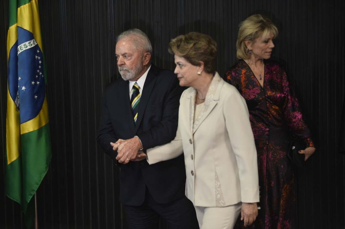 Lula viaja à China nesta terça-feira; primeira agenda é posse de Dilma no Brics