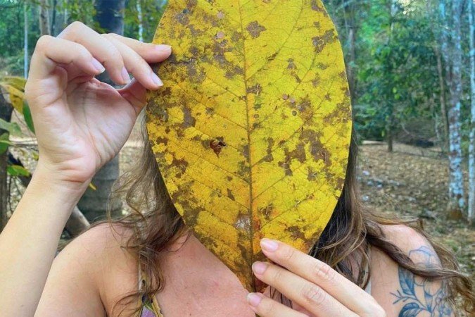 A dançarina Juliana Miranda, durante performance em parque de Brasília