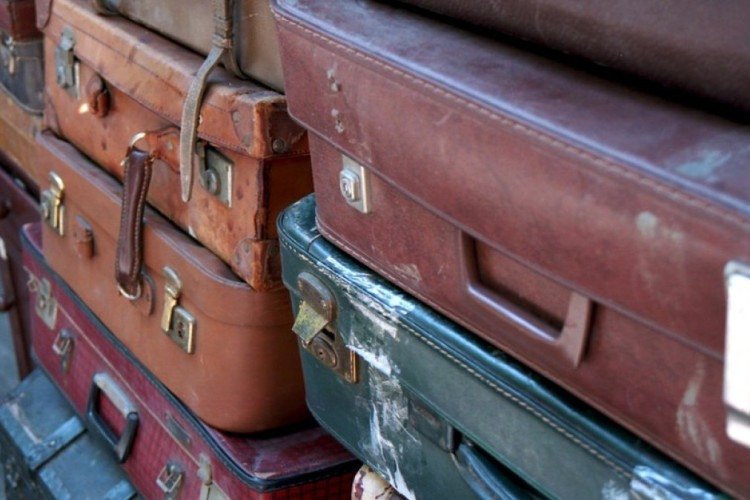 Restos humanos são encontrados em mala comprada em leilão
