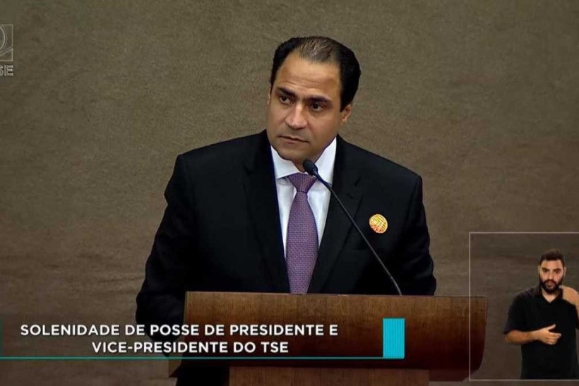 Presidente da OAB ressalta Carta pela Democracia em posse de Moraes no TSE