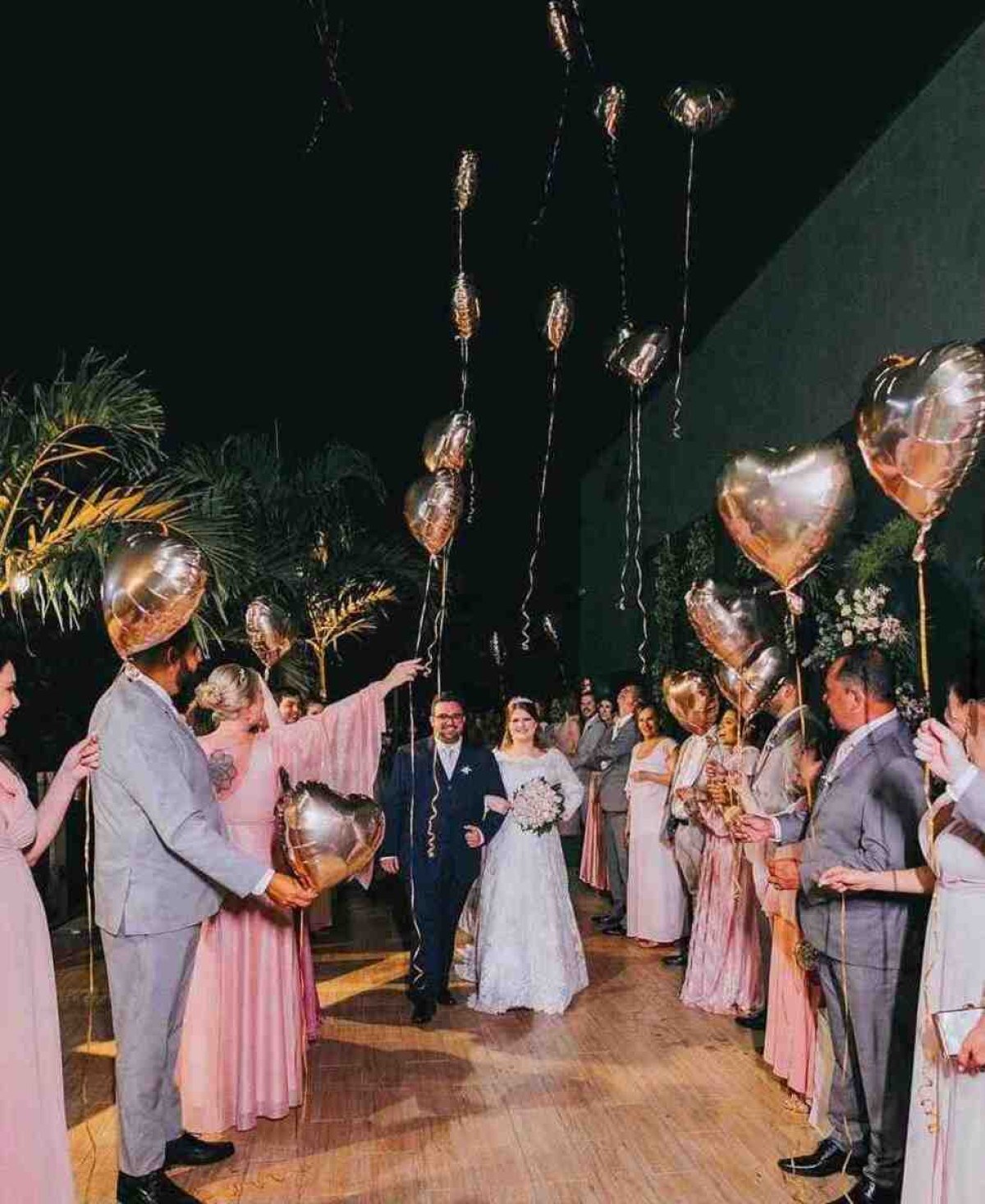 Venerotti Decorações - Todo ano surgem novas tendências de decoração de  casamento porque os noivos estão sempre buscando inovação e originalidade,  algo que faça com que a cerimônia seja memorável. 2022 não