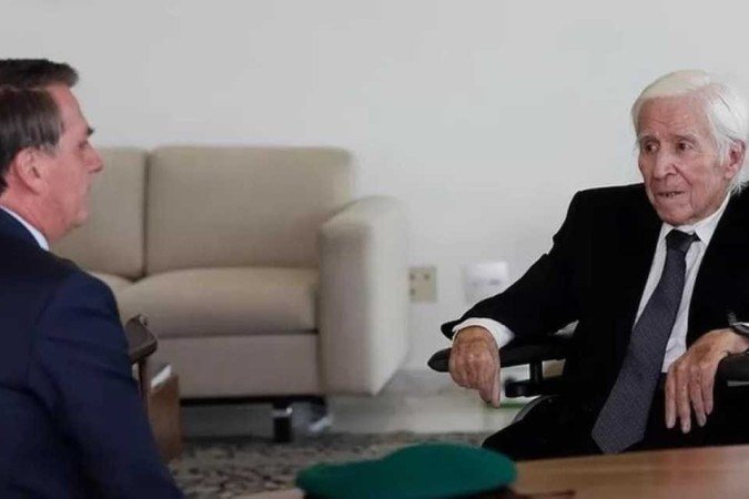 Em maio de 2020, o presidente Jair Bolsonaro recebeu o major Curió no Palácio do Planalto - (crédito: Reprodução/Facebook do senador Chico Rodrigues (DEM-RR)) Em maio de 2020, o presidente Jair Bolsonaro recebeu o major Curió no Palácio do Planalto - (crédito: Reprodução/Facebook do senador Chico Rodrigues (DEM-RR))
