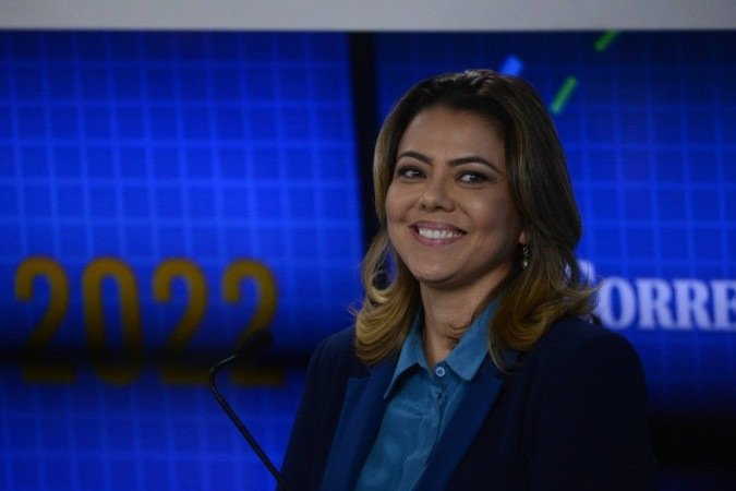  18/08/2022. Crédito: Carlos Vieira/CB/D.A Press. Brasil. Brasília - DF. Eleições 2022. Correio Braziliense realiza, em parceria com a TV Brasília, debate ao vivo com sete candidatos que disputam o cargo de governador do Distrito Federal. Na bancada, a senadora Leila Barros (PDT-DF).