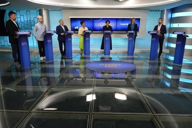  18/08/2022. Crédito: Marcelo Ferreira/CB/D.A Press. Brasil. Brasília - DF. Eleições 2022. Correio Braziliense realiza, em parceria com a TV Brasília, debate ao vivo com sete candidatos que disputam o cargo de governador do Distrito Federal. Na bancada, o senador tucano eleito pelo Distrito Federal Izalci Lucas, da federação PSDB-Cidadania; a assistente social Keka Bagno (PSol), da federação PSol-Rede; o deputado distrital Leandro Grass (PV), da aliança PT-PV-PCdoB; a senadora Leila Barros (PDT-DF); o ex-vice-governador do DF Paulo Octávio (PSD); e o ex-secretário de Educação distrital Rafael Parente (PSB).