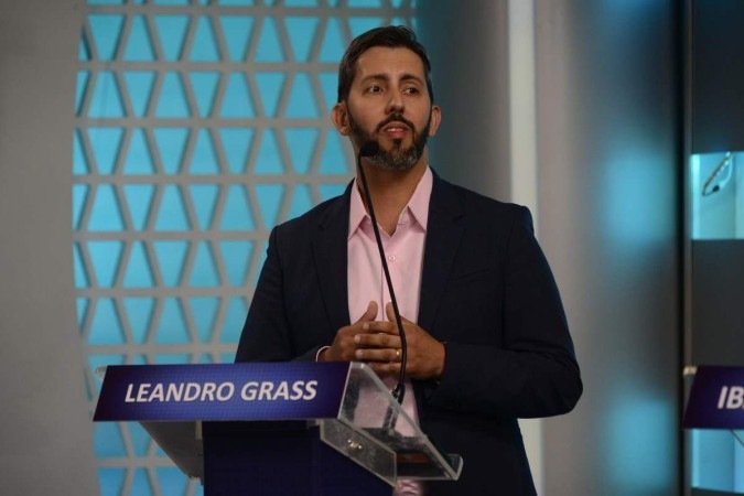  18/08/2022. Crédito: Marcelo Ferreira/CB/D.A Press. Brasil. Brasília - DF. Eleições 2022. Correio Braziliense realiza, em parceria com a TV Brasília, debate ao vivo com sete candidatos que disputam o cargo de governador do Distrito Federal. Na bancada, o deputado Distrital, Leandro Grass (PV).