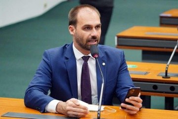 Como deputado ele ainda tem direito a R$ 133,2 mil por mês para pagar o salário de 25 secretários parlamentares e indicar R$ 37,8 milhões anuais em emendas parlamentares ao Orçamento

 -  (crédito:  Pablo Valadares/Camara dos Deputados                   )