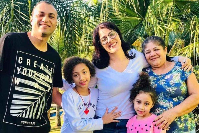 Maria Aparecida Duarte (à direita), com a filha, o genro e as duas netas. Para familares, compensação monetária não extingue a saudade - (crédito: Arquivo Pessoal) Maria Aparecida Duarte (à direita), com a filha, o genro e as duas netas. Para familares, compensação monetária não extingue a saudade - (crédito: Arquivo Pessoal)