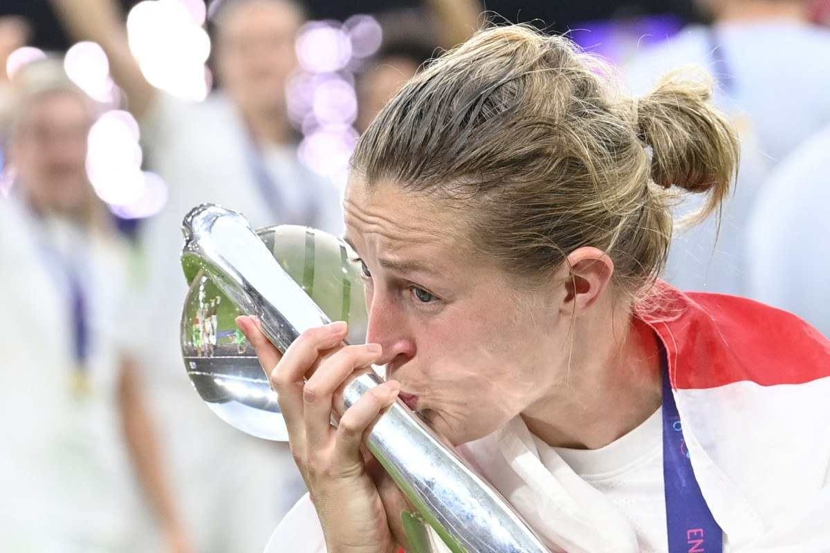 Ellen White, maior artilheira da seleção inglesa, anuncia aposentadoria