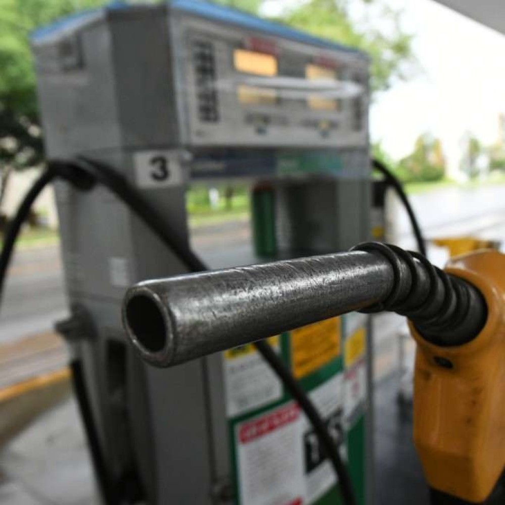 Preço da gasolina baixa e cai a R$ 6,47 no DF. Saiba onde abastecer