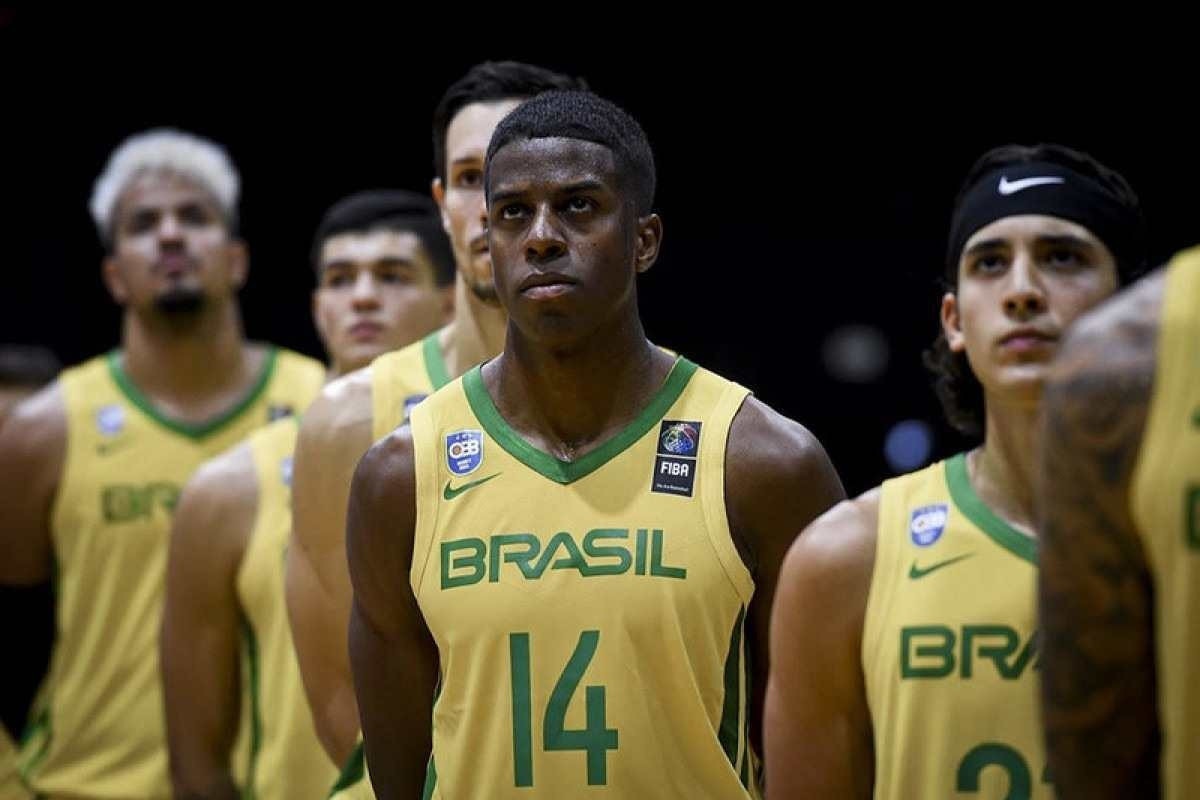 Brasil define time para jogo das eliminatórias da Copa do Mundo, basquete