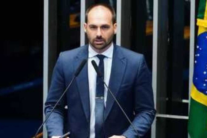 Instagram remove post de Eduardo Bolsonaro que continha fake news