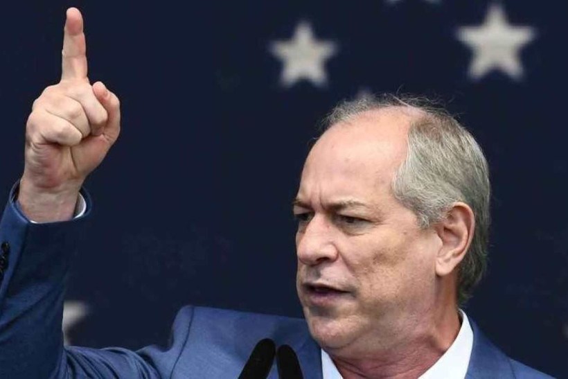 Ciro admite negociar com Centr o e critica Lula e Bolsonaro