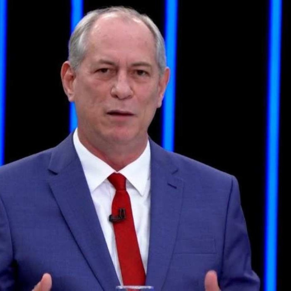 Em entrevista ao JN Ciro ataca Centr o e