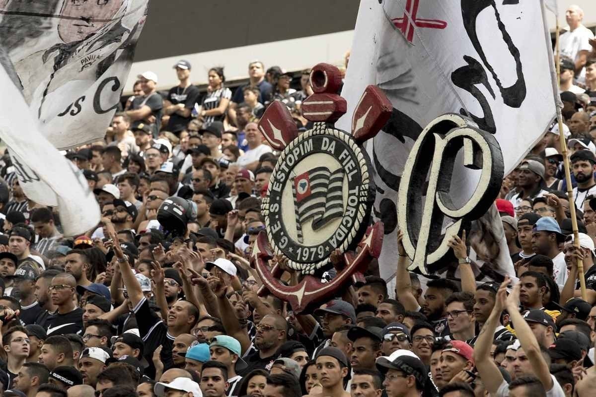 Corinthians é punido por cantos homofóbicos e vai jogar sem torcida