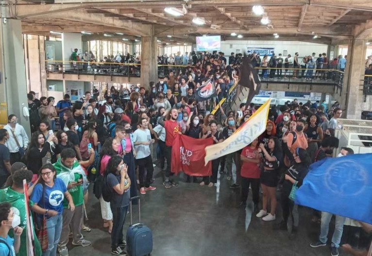 Estudantes da UnB protestam contra preço das refeições