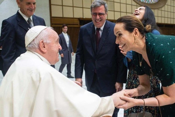 Maria Beltrau meets Pope Francis, who jokes: “Is Katacha water?”