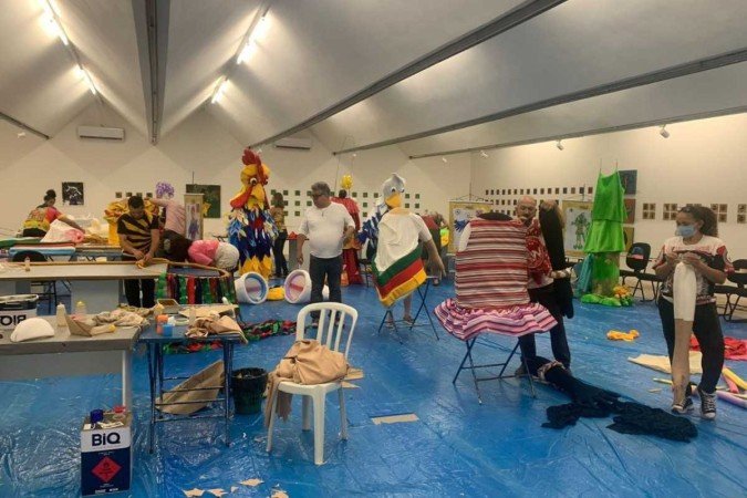 O Projeto Escola de Carnaval é uma atividade que envolve toda a comunidade do Cruzeiro 