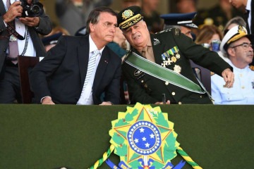 O general Marco Antônio Freire Gomes, comandante do Exército durante o mandato de Bolsonaro, depõe na Polícia Federal nesta sexta (1º/3) -  (crédito: Evaristo Sa/AFP )