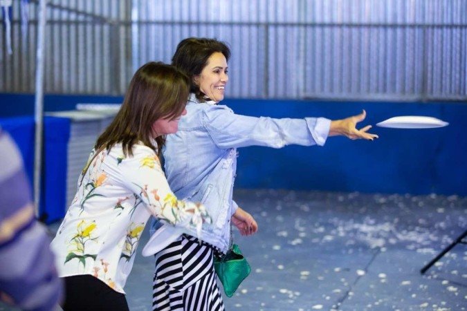 A tradicional quebra de pratos não pode faltar na festa legítima