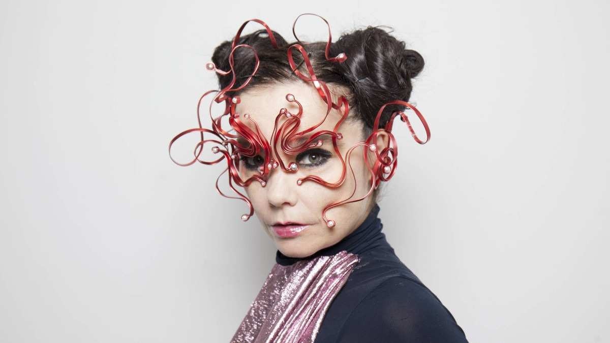 Cantora Björk lança 'Atopos', primeiro single do novo álbum