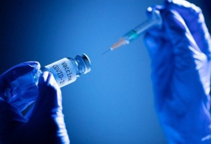 Negacionistas antivax avançaram nas redes sociais durante o governo Bolsonaro e, hoje, fazem da desinformação uma forma de ganhar dinheiro -  (crédito: JOEL SAGET / AFP)