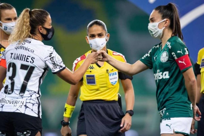 Corinthians vence o Palmeiras no primeiro jogo da final do