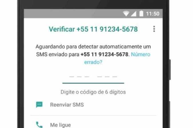 Após receber a confirmação por SMS, é necessário colocar o código de seis dígitos no WhatsApp