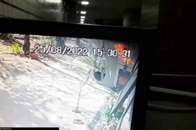 Incêndio consumiu diversos móveis do local, segundo os bombeiros. - (crédito: Reprodução) Incêndio consumiu diversos móveis do local, segundo os bombeiros. - (crédito: Reprodução)