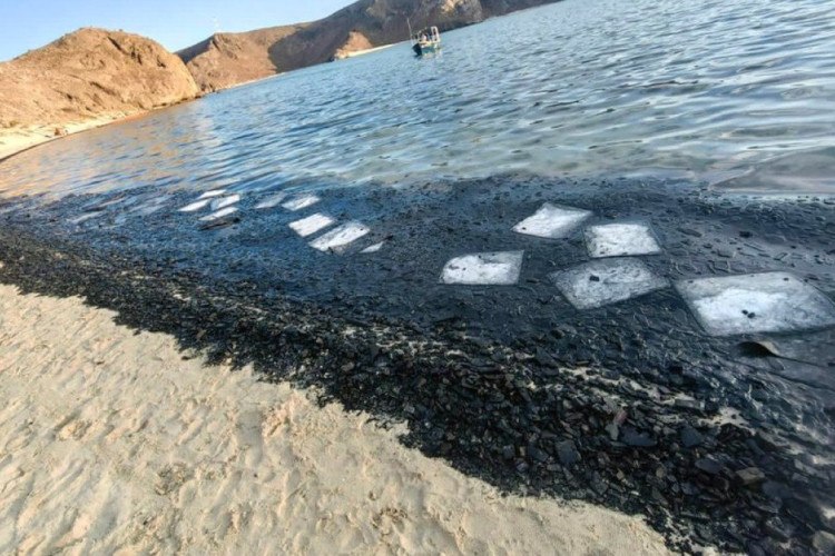 O desastre que poluiu as águas da 'praia mais bonita do México'