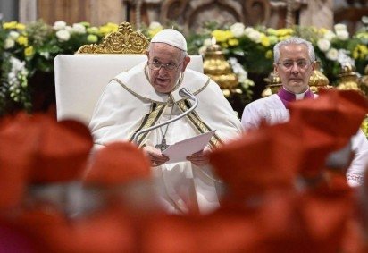 Papa Francisco fala durante o consistório, na Basília de São Pedro: diversidade na cúpula da Igreja Católica -  (crédito: Fotos: AFP)