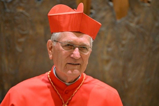  Newly elevated Cardinal, Monsignor Leonardo Ulrich Steiner attends a courtesy visit of relatives following a consistory for the creation of 20 new cardinals by the Pope, on August 27, 2022 in The Vatican. (Photo by Alberto PIZZOLI / AFP)
      