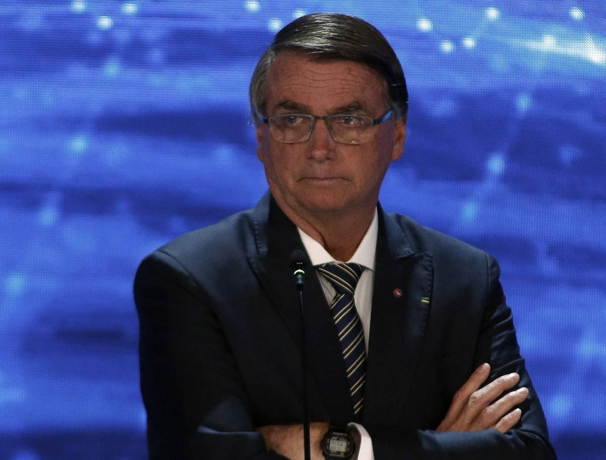 Bolsonaro erra ao focar em eleitor raiz e precisa maneirar tom bélico, dizem especialistas