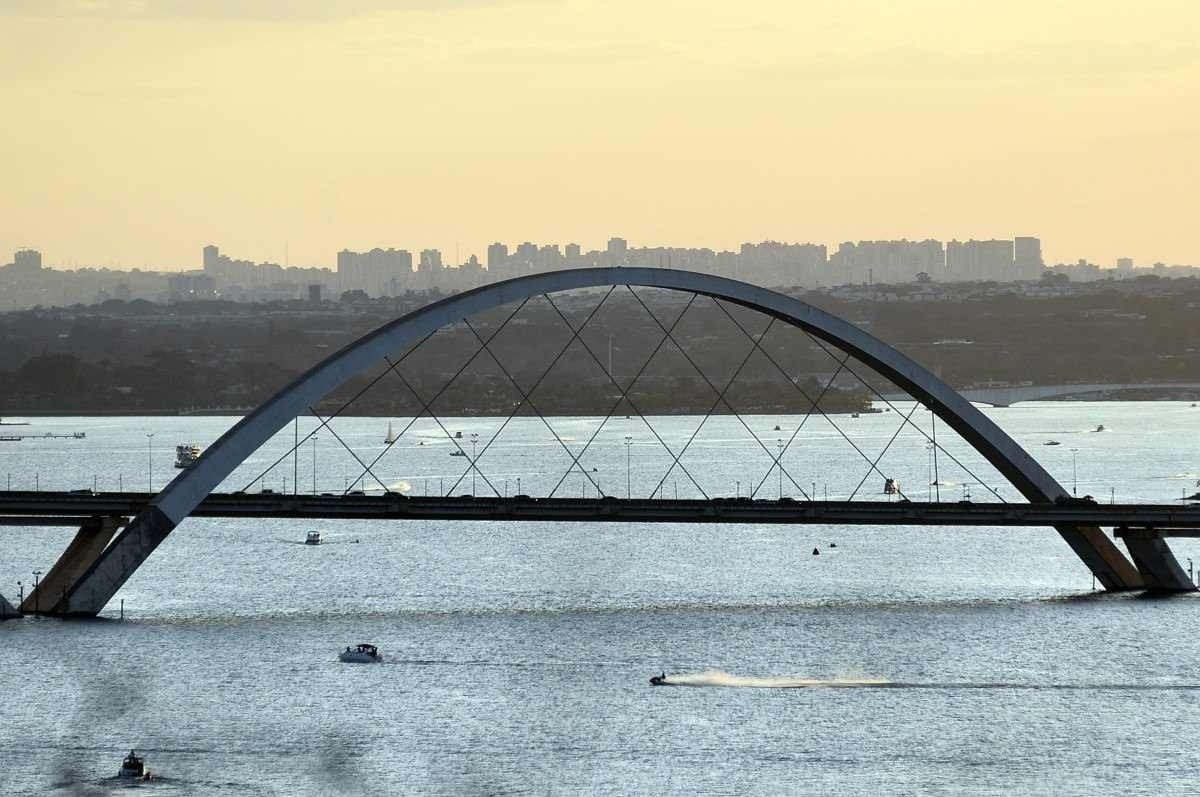 Brasília tem sol pela manhã e possibilidade de chuva à tarde e à noite