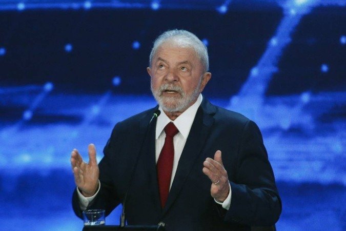 No debate promovido pela Band, Lula resistiu às investidas de Bolsonaro sobre corrupção. - (crédito: Miguel SCHINCARIOL/AFP) No debate promovido pela Band, Lula resistiu às investidas de Bolsonaro sobre corrupção. - (crédito: Miguel SCHINCARIOL/AFP)