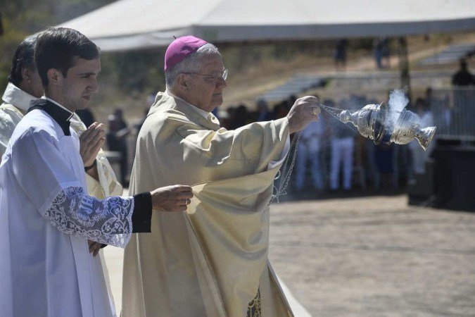 A Santa Missa aconteceu na Ermida Dom Bosco e foi celebrada pelo Arcebispo Militar Dom Fernando Guimarães. Um dos pontos altos foi a presença da relíquia de Dom Bosco 

