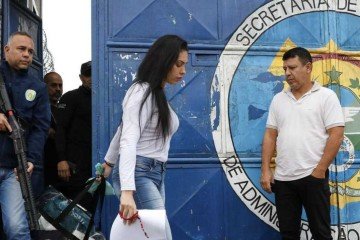  Monique Medeiros deixou a prisão na tarde desta segunda-feira (29/8) 
     -  (crédito: Fernando Frazão/Agência Brasil)