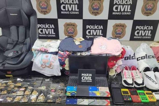 Parte das mercadorias compradas foi encontrada com o casal
- (crédito: Divulgação/PCMG) Parte das mercadorias compradas foi encontrada com o casal
- (crédito: Divulgação/PCMG)