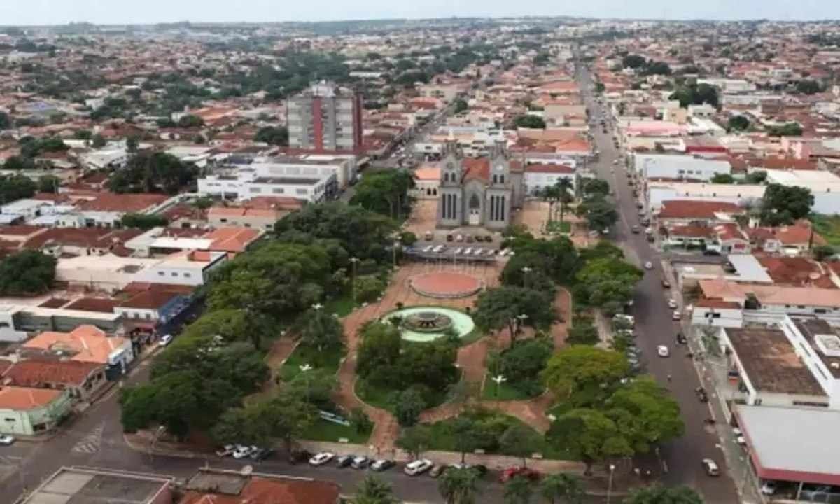 Por telefone, bombeiro ajuda no salvamento de menino afogado