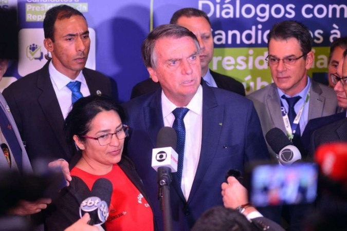 Juros do BC de Bolsonaro continuam emperrando crescimento econômico