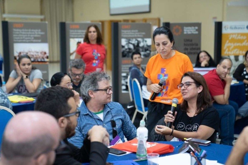 Estudantes participam de curso on-line sobre educação midiática
