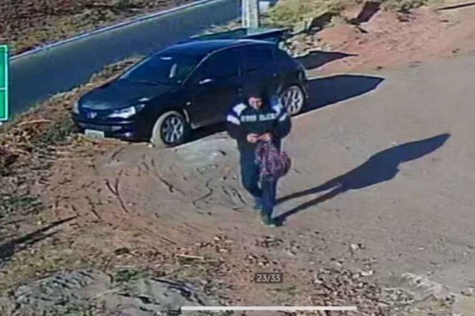 O carro usado pelos assassinos foi um Peugeot preto. O veículo foi abandonado posteriormente - (crédito: Material cedido ao Correio) O carro usado pelos assassinos foi um Peugeot preto. O veículo foi abandonado posteriormente - (crédito: Material cedido ao Correio)