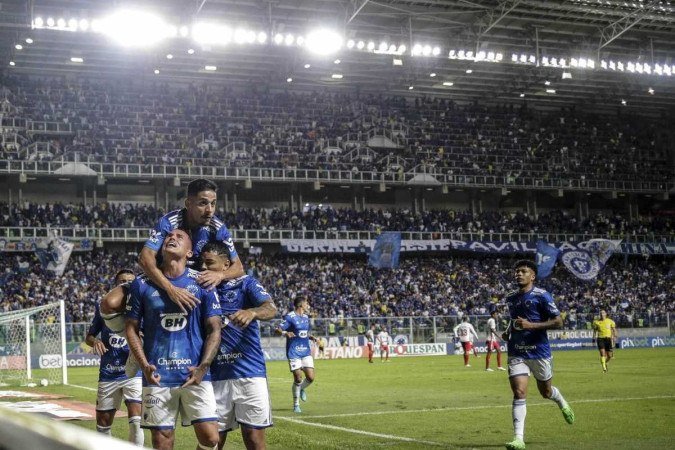 Desde a 13ª rodada, os quatro primeiros da Série B se mantém os mesmos: Cruzeiro líder, Bahia e Grêmio ajustados para subir depois de um rebaixamento não planejado e um Vasco que tem vivido de tudo -  (crédito:  Thomas Santos/Cruzeiro)